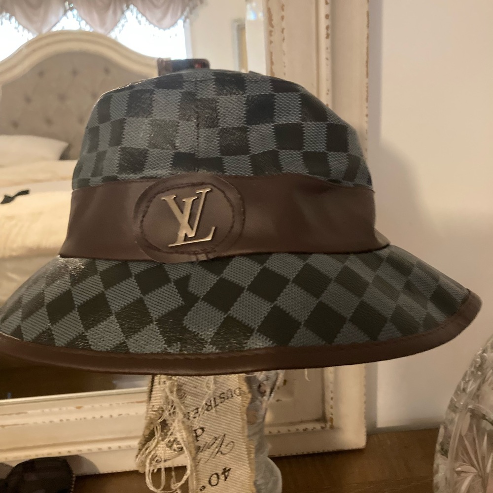 Bucket hat